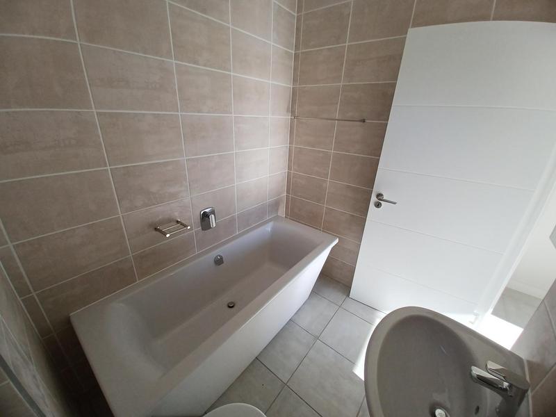 To Let 2 Bedroom Property for Rent in Gordons Bay Western Cape